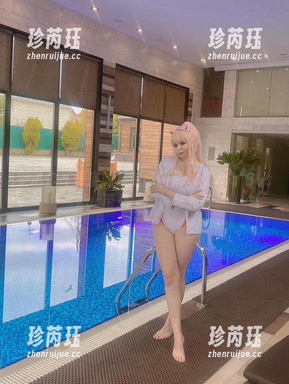 莱诺尔（恶魔城）私房图集：Alina Becker带来一缕神秘光芒